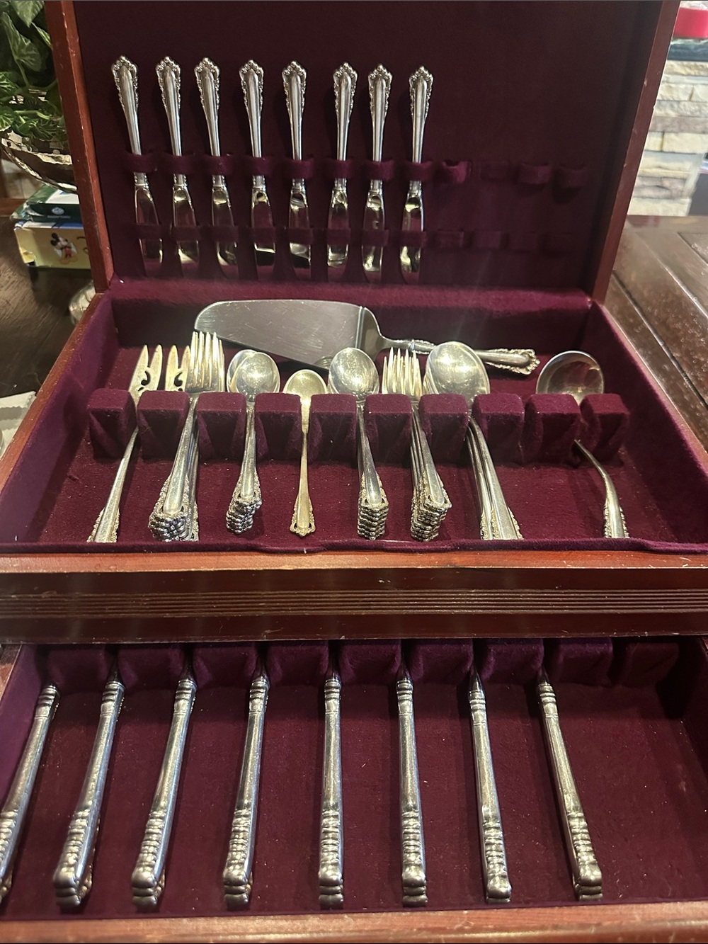 Lunt “Carillon” Sterling Silver Flatware Service, Circa 1968.